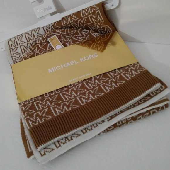 Michael Kors Scarf and Hat Set Dark Camel Cream - Picture 6 of 10